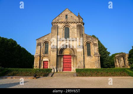 Römisch-katholische Kirche Saint Pierre au Parvis („St. Peter auf dem Platz“) im Stadtzentrum von Soissons in Aisne, Picardie, Frankreich Stockfoto