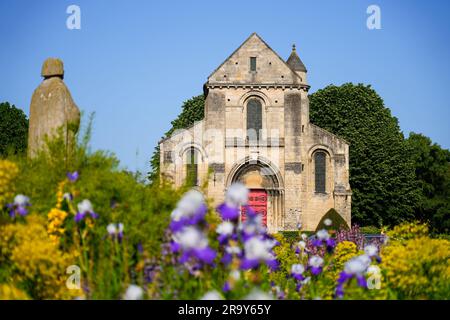 Römisch-katholische Kirche Saint Pierre au Parvis („St. Peter auf dem Platz“) im Stadtzentrum von Soissons in Aisne, Picardie, Frankreich Stockfoto