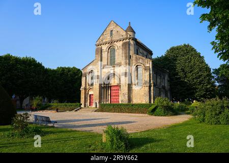 Römisch-katholische Kirche Saint Pierre au Parvis („St. Peter auf dem Platz“) im Stadtzentrum von Soissons in Aisne, Picardie, Frankreich Stockfoto
