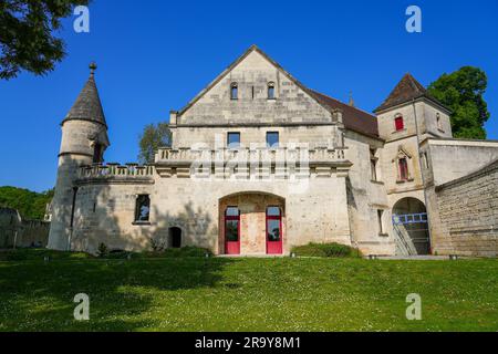 Herrensitz auf dem Gelände der Burg der Septmonts in Aisne, Picardie, Frankreich - erbaut im 14. Jahrhundert, dieser mittelalterliche Turm wurde für mich verwendet Stockfoto