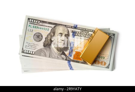 Goldbarren, Banknoten von 100 Dollar auf weißem Hintergrund, Draufsicht, das Konzept von Finanzen, Geschäft, Vermögen, Erfolg. Stockfoto