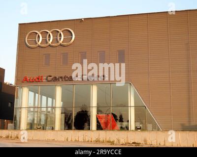 Kairo, Ägypten, Juni 26 2023: Audi Center Kairo, Audi AG, deutscher Automobilhersteller von Luxusfahrzeugen mit Hauptsitz in Ingolstadt, Bayern, Deutschland Stockfoto