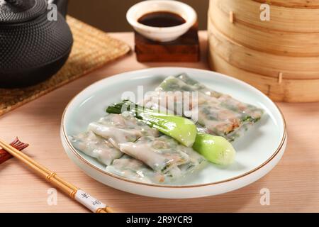 yumcha, Dim Sum, gedünstetes Reisbrötchen mit gegrilltem Schweinefleisch Stockfoto