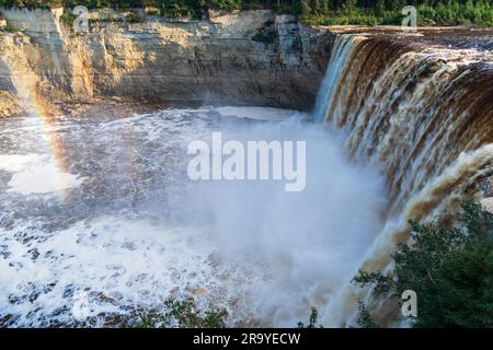 Der Twin Falls Gorge Provincial Park in den Northwest Territories, Kanada, lockt die Alexandra Falls Falls ab Stockfoto