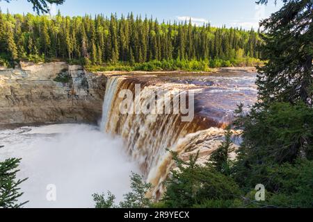 Der Twin Falls Gorge Provincial Park in den Northwest Territories, Kanada, lockt die Alexandra Falls Falls ab Stockfoto