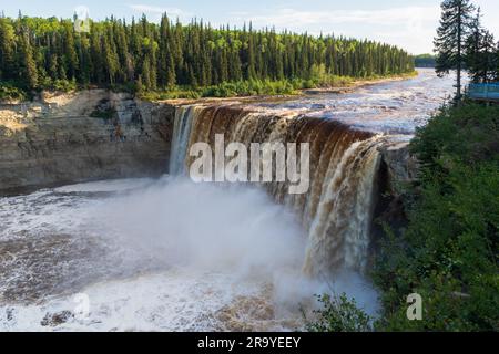 Der Twin Falls Gorge Provincial Park in den Northwest Territories, Kanada, lockt die Alexandra Falls Falls ab Stockfoto