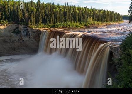 Der Twin Falls Gorge Provincial Park in den Northwest Territories, Kanada, lockt die Alexandra Falls Falls ab Stockfoto