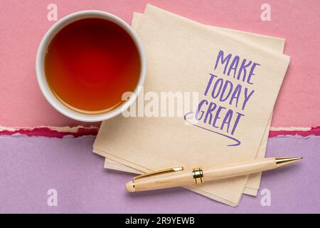 „Make today Great“ – eine fröhliche, inspirierende Notiz auf einer Serviette, Motivation und positiver Einstellung Stockfoto