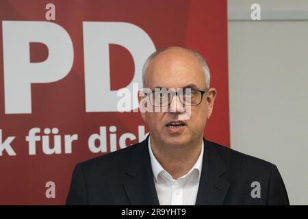 Bremen, Deutschland. 29. Juni 2023. Andreas Bovenschulte (SPD), Bürgermeister von Bremen, stellt die Kandidaten für den Senat auf einer Pressekonferenz vor. Kredit: Marco Rauch/dpa/Alamy Live News Stockfoto