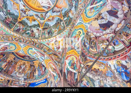 Fresken auf den Außenkorridoren, Kloster Rila (Sveti Ivan Rilski), Naturpark des Klosters Rila, Republik Bulgarien Stockfoto