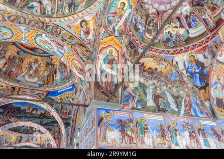 Fresken auf den Außenkorridoren, Kloster Rila (Sveti Ivan Rilski), Naturpark des Klosters Rila, Republik Bulgarien Stockfoto