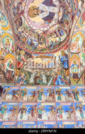 Fresken auf den Außenkorridoren, Kloster Rila (Sveti Ivan Rilski), Naturpark des Klosters Rila, Republik Bulgarien Stockfoto