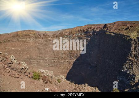 Krater des Vesuv, Neapel, Italien - Blick auf den Wanderweg Stockfoto