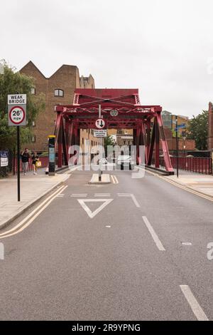 Shadwell Bascule Bridge, Garnet Street, London, E1, England, GROSSBRITANNIEN Stockfoto