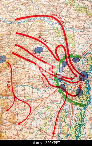 1946 gedruckte Buchkarte des französischen Weltkriegs 2 zeigt die Bewegungen der alliierten Armee und der Achsenarmee auf französischem Territorium im Jahr 1944. Stockfoto