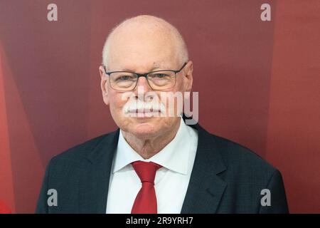 Bremen, Deutschland. 29. Juni 2023. Ulrich Mäurer (SPD) wird auf einer Pressekonferenz des SPD als Kandidat für das Amt des Senators für Inneres und Sport vorgestellt. Kredit: Marco Rauch/dpa/Alamy Live News Stockfoto