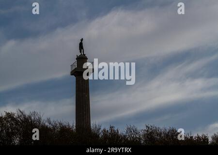 Oben auf dem Marquess of Anglesey's Column Llanfairpg, Anglesey, North Wales, Landschaftskopie rechts. Stockfoto