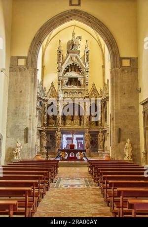 Neapel, Italien - 25. Oktober 2019: Kapelle und Grab von Sergianni Caracciolo del Sole, in der Kirche San Giovanni a Carbonara, eine der schönsten Stockfoto