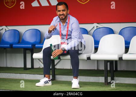 Aviles, Spanien, 30. Juni 2023: Die Panamakutsche Ignacio Quintana winkt während des Freundschaftsspiels zwischen Spanien und Panama am 30. Juni 2023 im Roman Suarez Puerta Stadion in Aviles, Spanien. Alberto Brevers/Alamy Live News Stockfoto