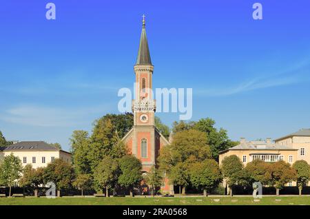 Lutherische Kirche Christuskirche auf Elisabethkai in Salzburg, in der richtigen Altstadt. Historisches Gebäude aus dem Jahr 1867. Stockfoto