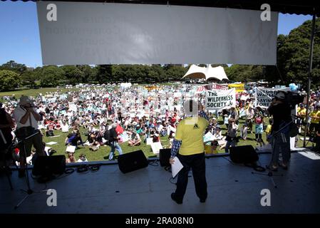 Zwei Wochen vor den nationalen Wahlen am 24. November findet in Sydney ein „Walk Against Warming“ statt, der vom Naturschutzrat organisiert wird, um Politiker auf die Sorgen der Gemeinschaft über den Klimawandel aufmerksam zu machen. The Domain, Sydney, Australien. 11.11.07. Stockfoto