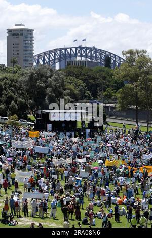 Zwei Wochen vor den nationalen Wahlen am 24. November findet in Sydney ein „Walk Against Warming“ statt, der vom Naturschutzrat organisiert wird, um Politiker auf die Sorgen der Gemeinschaft über den Klimawandel aufmerksam zu machen. The Domain, Sydney, Australien. 11.11.07. Stockfoto