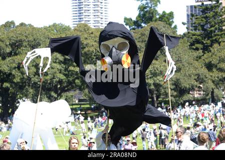 Zwei Wochen vor den nationalen Wahlen am 24. November findet in Sydney ein „Walk Against Warming“ statt, der vom Naturschutzrat organisiert wird, um Politiker auf die Sorgen der Gemeinschaft über den Klimawandel aufmerksam zu machen. The Domain, Sydney, Australien. 11.11.07. Stockfoto