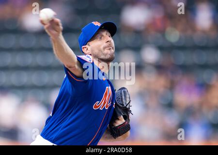 Queens, Usa. 29. Juni 2023. Max Scherzer, der Pitcher der New York Mets, startet am Donnerstag, den 29. Juni 2023, das erste Inning gegen die Milwaukee Brewers im Citi Field in New York. Foto: Corey Sipkin/UPI Credit: UPI/Alamy Live News Stockfoto