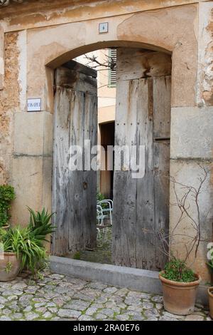 Blick auf das Dorf in Fornalutx auf Mallorca Stockfoto