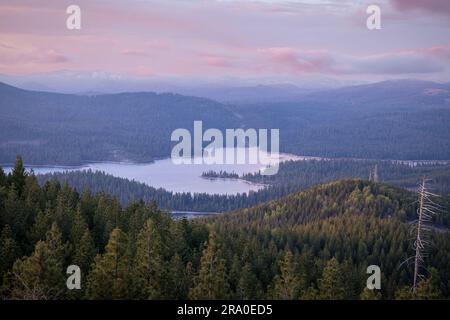 Union Valley Stausee im El Dorado County, Kalifornien, von der Aussichtsplattform Big Hill Stockfoto