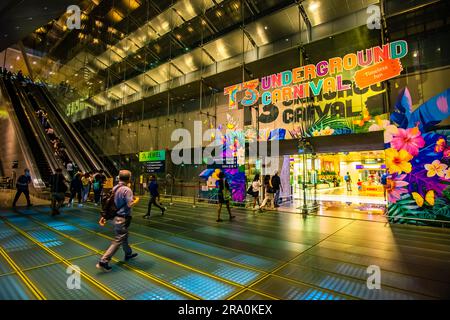 Changi Airport MRT Station ist eine unterirdische Mass Rapid Transit (MRT) Station, die den Flughafen Changi und seine Zusatzstruktur bedient Jewel in Changi, Stockfoto
