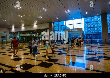 Eingang Skytrain und Link Way am Terminal 3 im Flughafen Changi, Singapur. Stockfoto