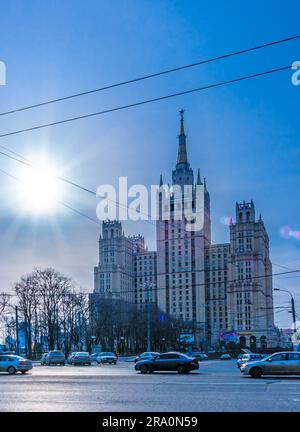 Russland - 11. März 2009 - Wohnhaus in Kudrinskoy Gegend (Seven Sisters) Moskau. Die Sieben Schwestern sind eine Gruppe von sieben Wolkenkratzern in Moskau Stockfoto