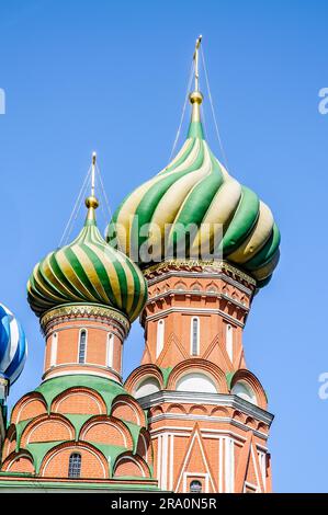 Ein Detail der farbigen Türme ot Basilius Kathedrale in Moskau Stockfoto