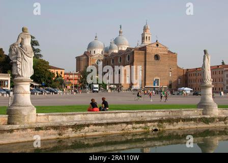 Kirche Santa Giustina, Platz Prato della Valle, Padua, Veneto, Italien, Venedig, Venetien Stockfoto