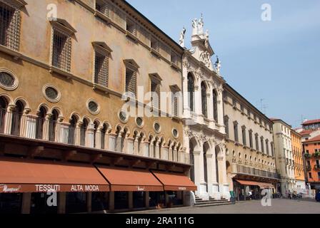 Palazzo del Monte de Pieta, Kirche, Chiesa di San Vincenzo, Piazza Signori, Vicenza, Veneto, Italien, Venedig, Venetien, Venedig Stockfoto