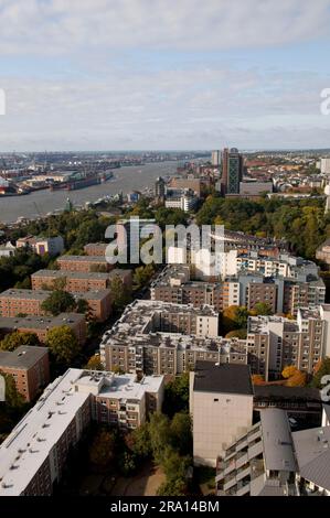 Blick von St. Michaelis-Hafenkirche, Elbe, Landungsbrücken, Hamburg, Deutschland Stockfoto