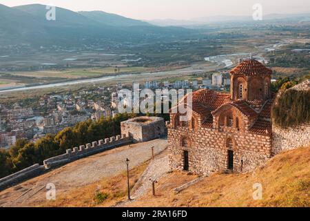 Heilige Dreifaltigkeitskirche, eine byzantinische Kirche im Beratschloss aus dem 13. Jahrhundert, Albanien Stockfoto