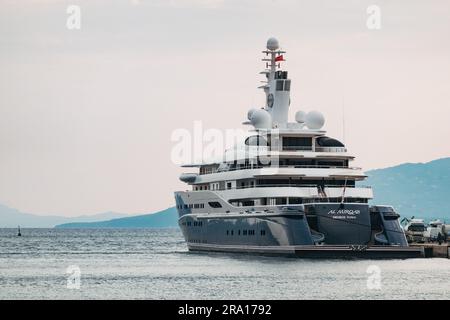 Die Superyacht Al Mirqab, angelegt in Sarandë, Albanien. Steht im Eigentum des ehemaligen Premierministers Katars Hamad bin Jassim bin Jaber Al Thani Stockfoto