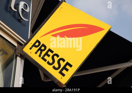 Bordeaux , Aquitaine France - 06 21 2023 : Presse französische Ladenmarke und Logo-Text in Presseagenturen, Zeitungen und Zeitschriften Stockfoto