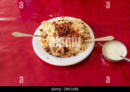 Kabuli-Hammelpulao auf einem Teller Stockfoto