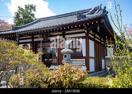 Bishamon Hall im Kogen-Ji Tempel in Tokio ist Kogen Ji ein Untertempel des Tenryu-Ji Kopftempels in Kyoto, Japan, Frühjahrswetter 2023 Stockfoto