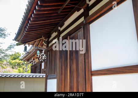 Bishamon Hall im Kogen-Ji Tempel in Tokio ist Kogen Ji ein Untertempel des Tenryu-Ji Kopftempels in Kyoto, Japan, Frühjahrswetter 2023 Stockfoto