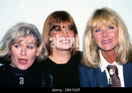 Lena Valaitis, deutsche Schlagersängerin (rechts), mit ihrer Kolleginnen Mary Roos (links) und Katja Ebstein, Deutschland um 1995. Stockfoto
