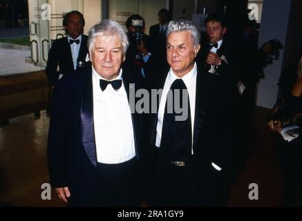 Sir Peter Ustinov, britischer Schauspieler, Schriftsteller und Regisseur, mit Kollege Tony Curtis bei der Gala zu Ustinovs 70. Geburtstag, Deutschland 1991. Stockfoto