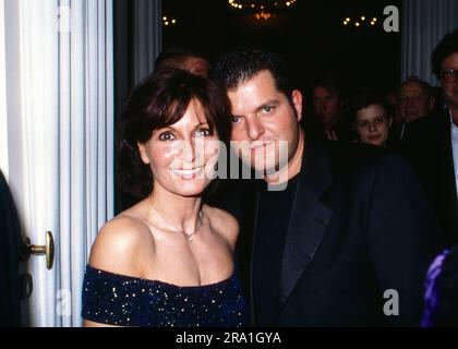 Susanne Uhlen, deutsche Schauspielerin und Regisseurin, mit Henry Dawidowicz, Deutschland um 1995. Stockfoto