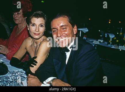 Susanne Uhlen, deutsche Schauspielerin und Regisseurin, neben Michel Friedman, Deutschland um 1995. Stockfoto