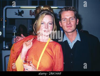 Marion Kracht, deutsche Schauspielerin und Sprecherin, mit Kollege, Schauspieler Philipp Moog, ca. 1998. Stockfoto