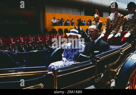 Richard von Weizsäcker Staatsbesuch in England, 1986, Bild: Prinz Philip fährt mit Marianne von Weizsäcker in der Staatskutsche zum Buckingham Palast. Stockfoto