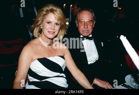 Karin Tietze-Ludwig, deutsche Fernsehansagerin und Moderatorin, mit Ehemann Hans-Jürgen Tietze, Journalist und Redakteur, hier bei einer Veranstaltung, ca. 1998. Stockfoto